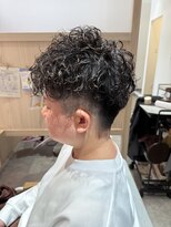 クルム(KURUMU)&nbsp;ツーブロ×スペインカール