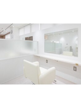 《ROOM》まるで親しい人の家に行くような感覚で長く通える、通いたくなる居心地の良さ・・＊