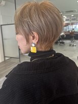 ビューエヒメ(VIEW EHIME)&nbsp;小顔カットショートボブ大人可愛いアッシュオリーブ