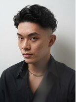 kaming&nbsp;【パーマ×スキンフェード】男の色気を引き出す無造作ヘア