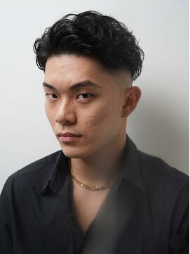 kaming 【パーマ×スキンフェード】男の色気を引き出す無造作ヘア