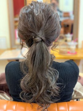 クロック バイ オハナ(Clock by Ohana) 【clock人気アレンジほつれウエーブブランジュアップスタイル】