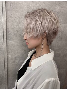 シン(syn) ハイトーンミディアムマッシュ