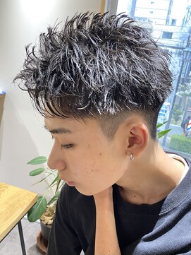 クオル 立川(QOL) 束感アップバング／メンズカット／フェード／メンズパーマ／眉毛