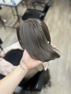 ヴィフ 大船(VIF) ショートヘアショートボブカット白髪ぼかし脱白髪染め