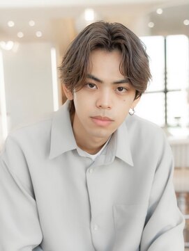 イオ 本厚木(io) 毛流れセンターパートハイトーンウルフメンズカット束感