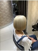 越谷　ブリーチハイトーン　　ホワイトブロンド　タッセルボブ