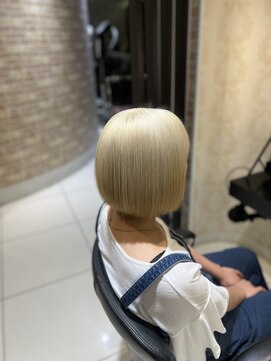 アース 新越谷店(HAIR&MAKE EARTH) 越谷　ブリーチハイトーン　　ホワイトブロンド　タッセルボブ