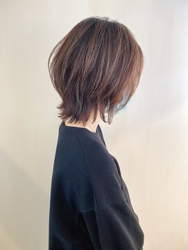 エル(elle) 大人可愛い20代30代40代小顔ウルフレイヤーボブ丸みショートボブ