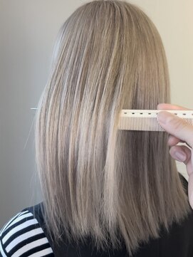 シアン(CYAN) 透明感たっぷりミルクティーベージュ！