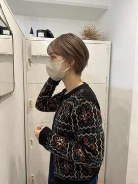 エイチ 梅田(H) ショートバレイヤージュマッシュウルフタッセルボブパーマ60代