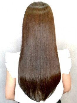 一人ひとりの髪質やクセを見極め、オーダーメイドで髪質改善！厳選した薬剤で施術するグレイカラーも◎