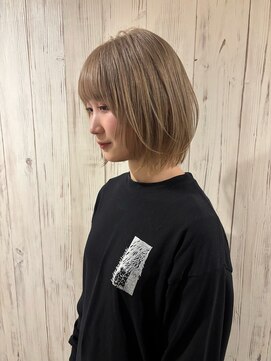 レイヤーボブレイヤーウルフ/ミルクティーベージュブリーチ