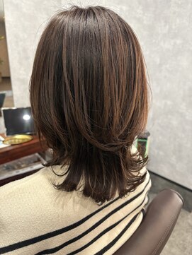 ベージュブラウン／ウルフレイヤー