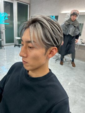 メンズサロン キング 梅田店(Men’s salon K!ng) フェザーショートアップバングセンターパートメンズハイライト