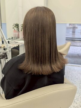 エニフォーイーストハム(Eni for eastham) 透明感ブラウングレージュ/ミディアム/外はね/レイヤーカット