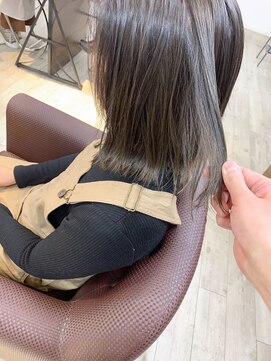 ヘアー アトリエ アンジー(Hair Atelier Angee) ブリーチありのカーキグレージュカラー
