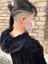 【roijir 山岸】スキンフェード女子 刈り上げ女子　外はねミディ