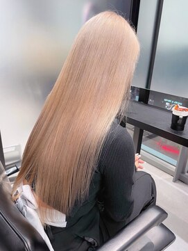 アン(Un) 【心斎橋】【四ツ橋】ホワイトミルクティーカラー