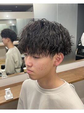 アレス バイ シカ 神戸三宮元町店(ALLES by Cica) 神戸／三ノ宮／元町メンズサロン縦落ちツイストスパイラルパーマ