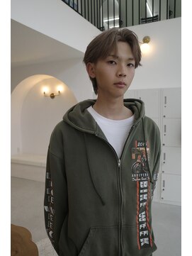 エマン(AIMANT) センターパートウルフ　　ミルクティーベージュ