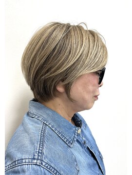 テルミークリニカルデザイン 北千里 ショート50代ハイライトショート明るめカラー白髪ぼかし