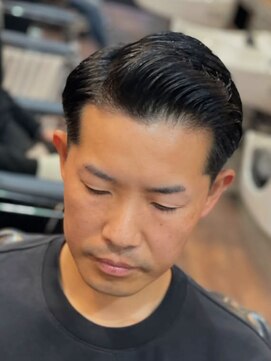 フェード×ビジネスサイドパーマのストリートBARBERショート