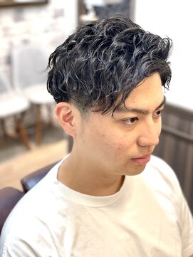 ミリオンバックス 上野(Million Bucks) ツーブロック／パーマ<理容室>[メンズ/シェービング/床屋/上野]