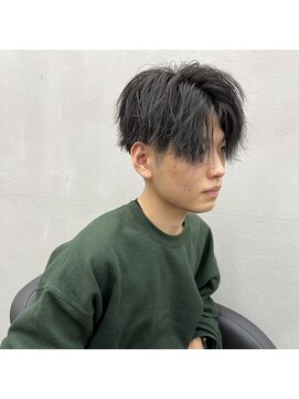 エヌ(N) 外ハネでつくる無造作センターパート