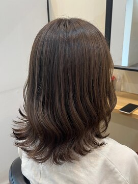 アルター(aL ter) オリーブベージュ×外ハネミディアム