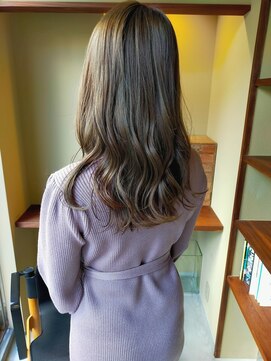 イニ(ini) 須藤 )) 透明感ベージュ