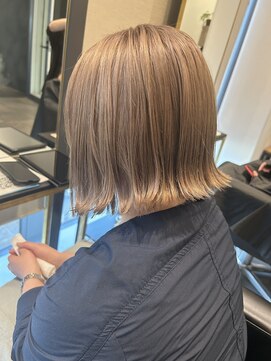 モードケイズ 西宮北口店(MODE K's) ハイトーン ミルクティーベージュきりっぱなしボブ