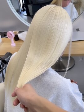 プネル(punel) ホワイトブロンド　　久保山担当