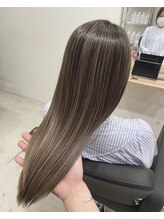 UPTOGLOSSはエイジング（老化）の進行を水素の力で抑え、抜毛や白髪抑制効果がある最高級のトリートメント