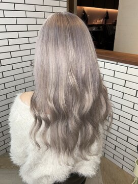 ラフ バイ マグ 南松本(R.A.F. by Mag) ホワイトベージュシルバーシールエクステロングヘア