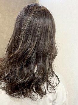 スロウ(SLOW)の写真/透明感とツヤを出すなら、イルミナカラーがオススメ★あなたの髪質や状態に合わせて最適な薬剤を選定◎