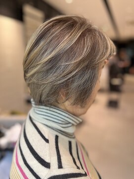 ステア ケース(stair case) ボリュームアップしながら白髪ぼかし グレージュ