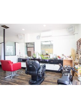 【郡山】長年の経験を持つ熟練スタイリストが担当する親しみやすい雰囲気のマンツーマンサロン。