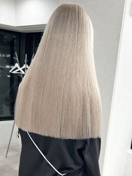 ツキ 横浜店(tuki) インナーカラーイヤリングカラーケアブリーチホワイトグレージュ