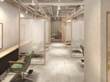 パーテーションで全席半個室☆落ち着いてお過ごしできる空間と新型コロナ対策強化店です！