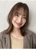 顔周りレイヤーカットくびれヘアミルクティーベージュカラー