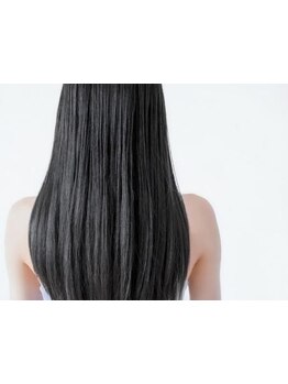 トリートメントにオイルを配合した新しい縮毛矯正《オイルストレート》が大人気★理想のさら艶ヘアに♪