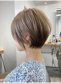 首が細く見える丸みショート