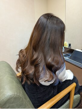 レアナ バイ ニーナ(Leana by NINA) プルエクステでロングヘア