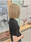 ショートボブ切りっぱなしボブタッセルボブミルクティーベージュ