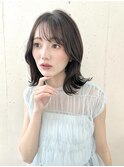 透け感グレージュ外ハネミディアムヘア