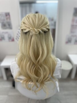 ホワイト 東京新宿店(White) ハーフアップ