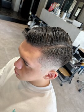 ラグシス ザ バックルーム(LUXIS THE BACK ROOM) 七三スキンフェード【立川/メンズ】