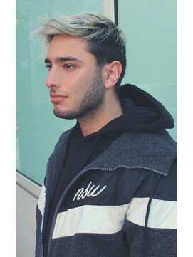 ジジバイワースホワイル(jiji by WORTH WHILE) 刈り上げセンターパートサーフカールフェザーパーママレットヘア