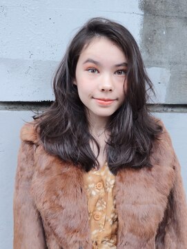 メロウ(MELLOW) シアーで柔らかな外国人風レイヤースタイル